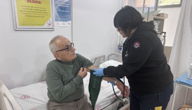 Kalbi 4 dakika duran 85 yaşındaki hasta doktorların müdahalesiyle hayata tutundu